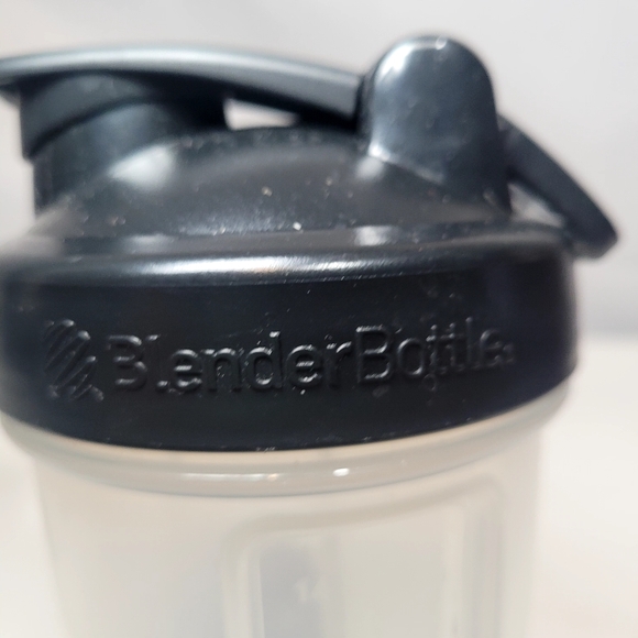 Two 20 oz Clssic V2 Blender Bottles w/ Lids and Blender Ball Whisks - Picture 6 of 10